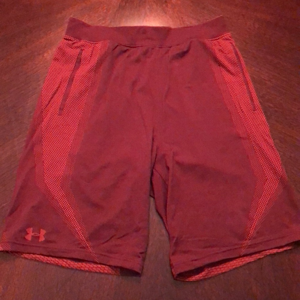 Under Armour - Burgundy - Medium - Fitted